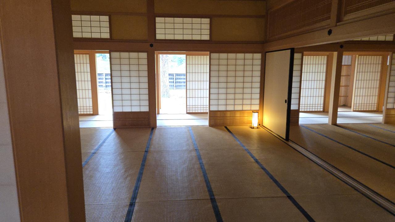 The inside of the recreation is pretty barren of decoration, because they didn't have any records of what specific decorations would've been used. The inside of the recreation is pretty barren of decoration, because they didn't have any records of what specific decorations would've been used.